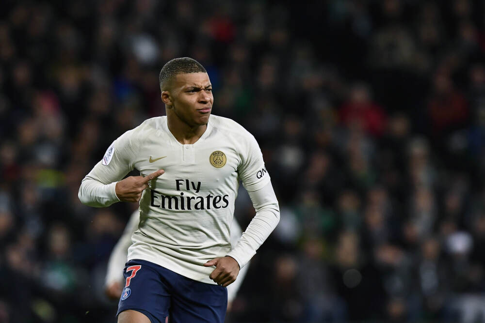 美国股市：三大主要股指齐创新高